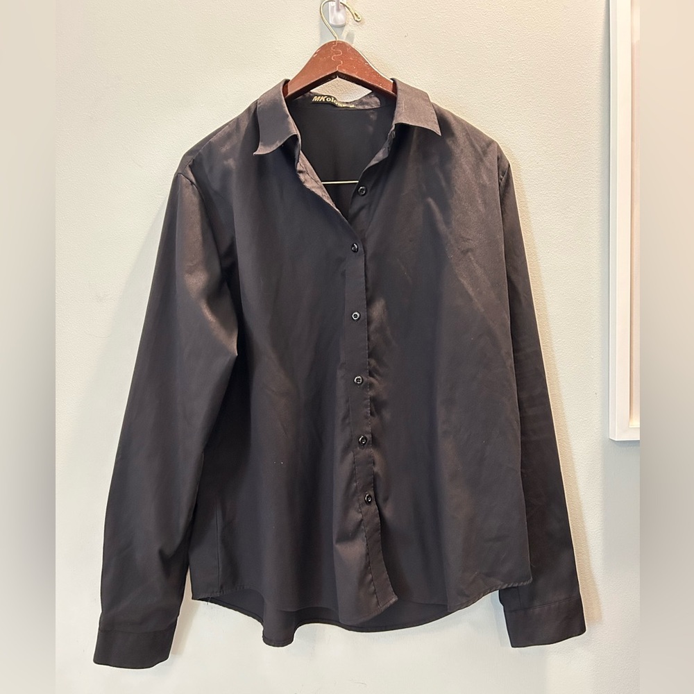 MKolours black button down long sleeved shirt. Size XL